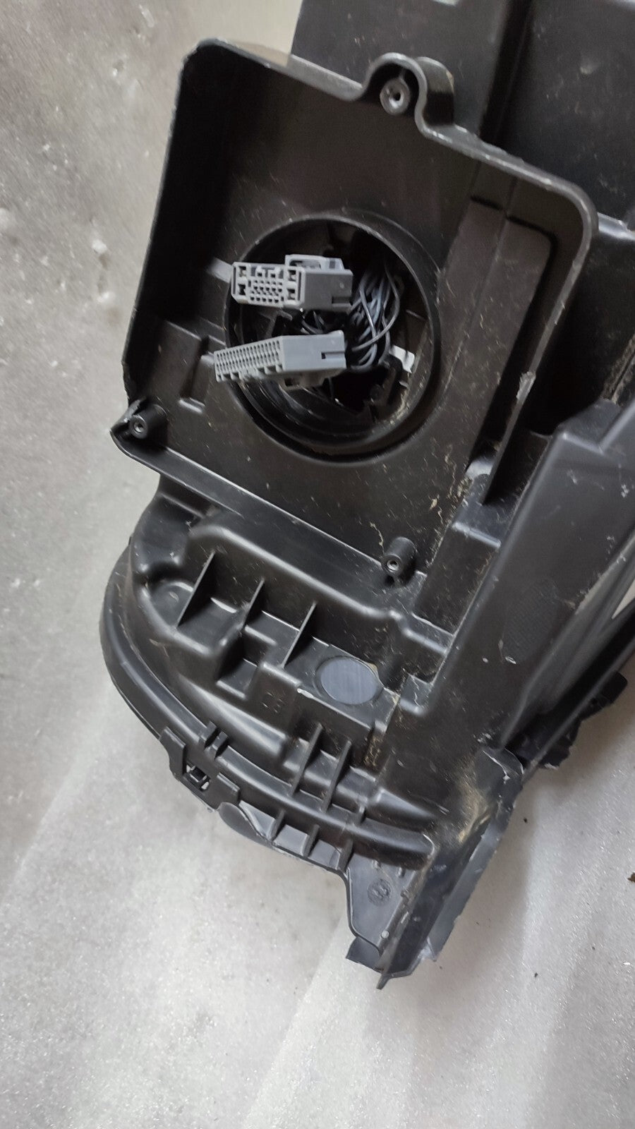 VOLVO XC90 NEARSIDE LEFT HEADLIGHT GENUINE 32338962 vo9060