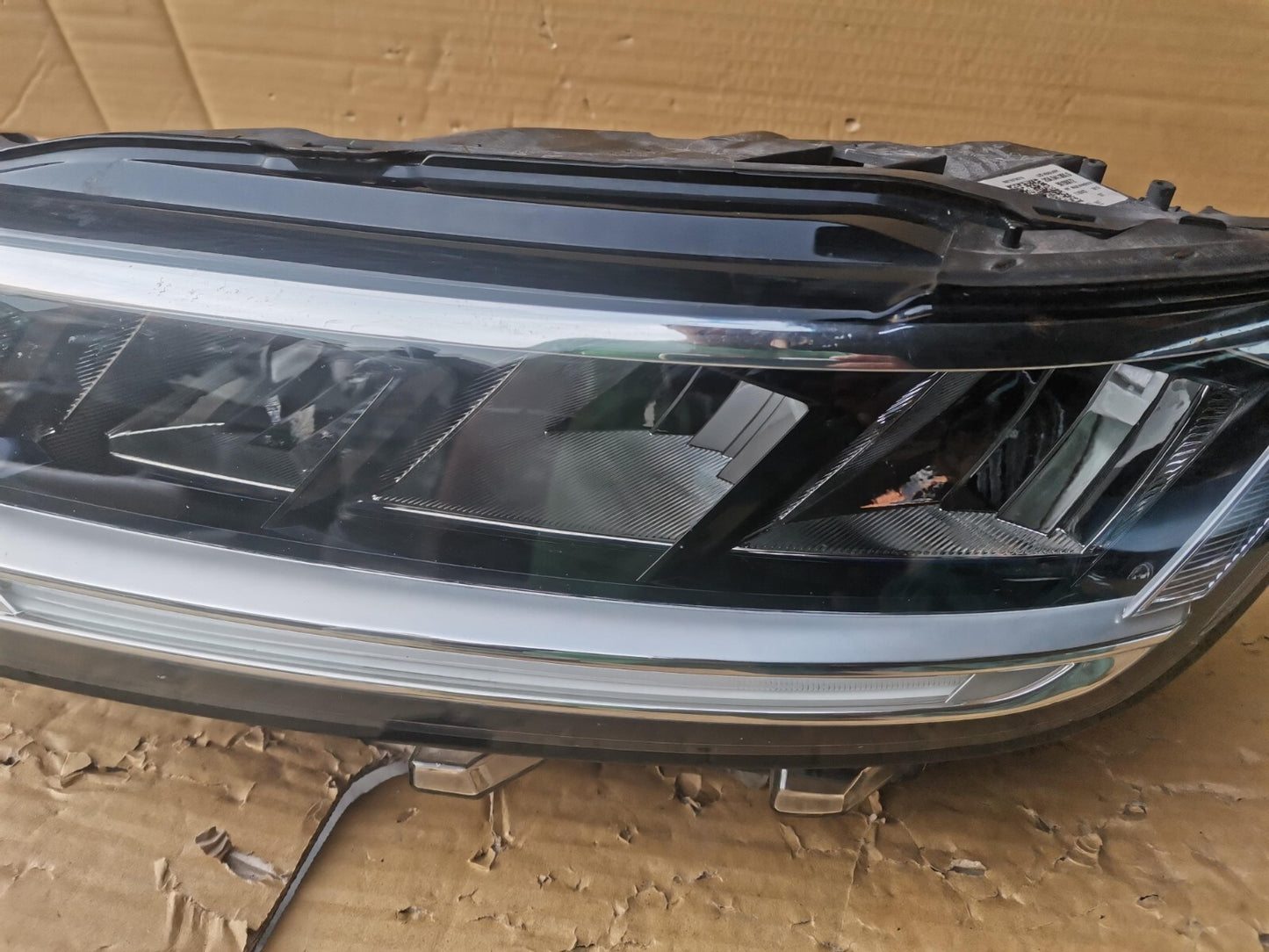 VW T-ROC PASSENGER LED HEADLIGHT NEARSIDE N/S 2GA941005G vwtr112