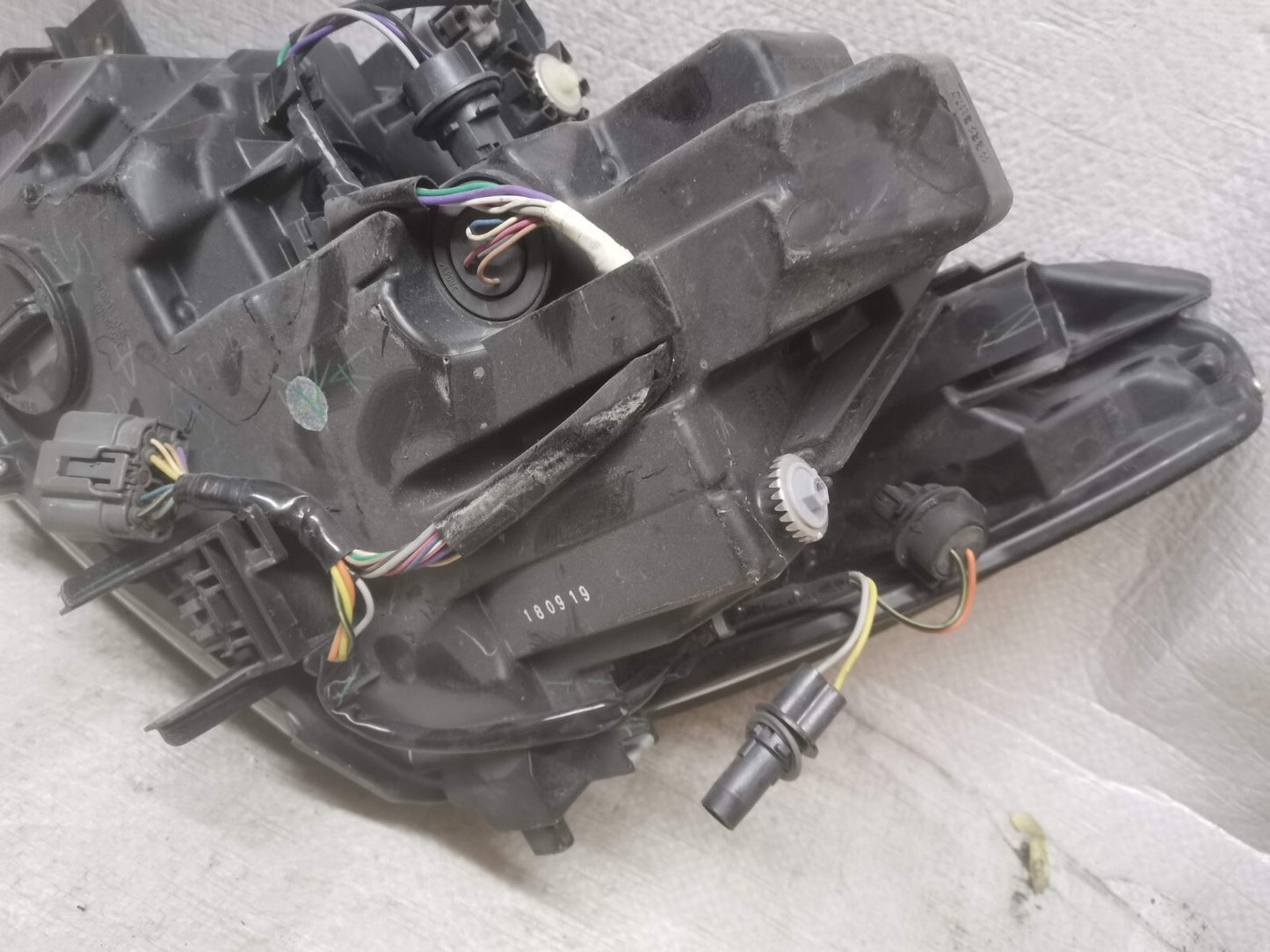 MAZDA 2 MK3 DJ 2019 - ON FRONT RIGHT DRIVER SIDE HEADLIGHT D43N-51030 ma29