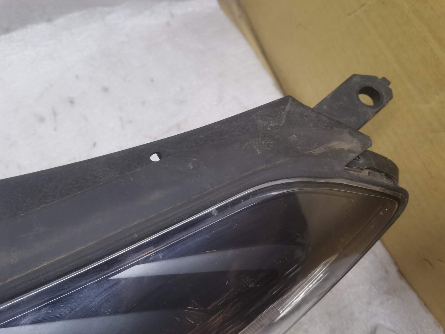 Hyundai Tucson 2018 Front left passenger side Headlight D792111A10 hytu5
