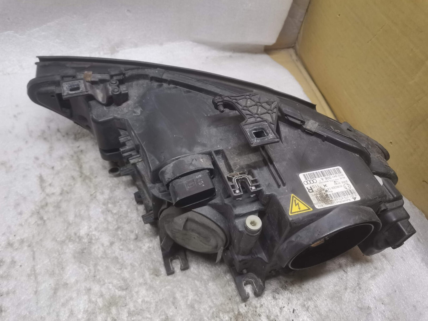 AUDI A4 B8.5 XENON HEADLIGHT FRONT RIGHT DRIVER SIDE 2012 8K0941006A