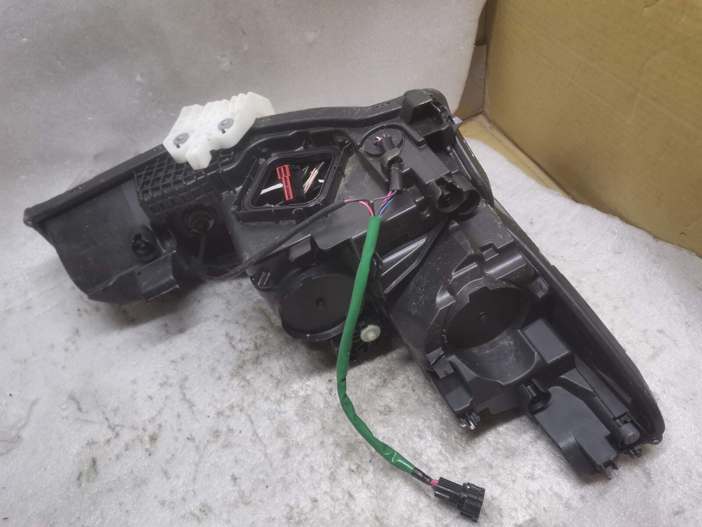 NISSAN LEAF GENUINE PASSENGER SIDE 2023 HEADLIGHT HEADLAMP 260606WK8A nilf21