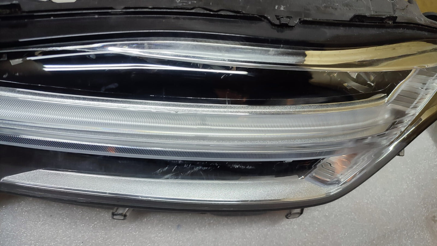 VOLVO XC90 MID RHD PASSENGER SIDE FRONT HEADLIGHT 32342488 vo72