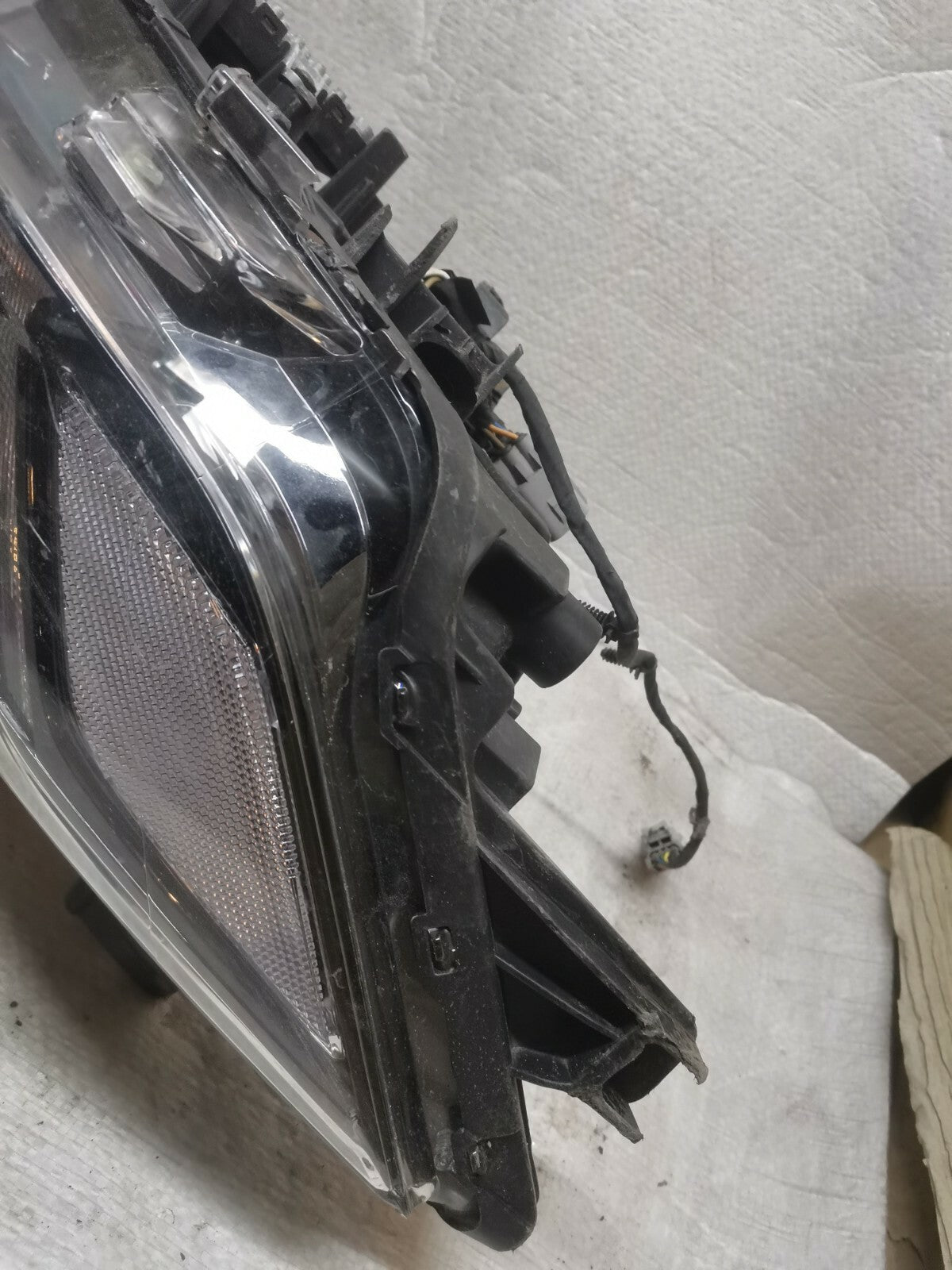 MITSUBISHI OUTLANDER Xenon LED HEADLIGHT Right Side OSF ECM92122E20 2018 miou1