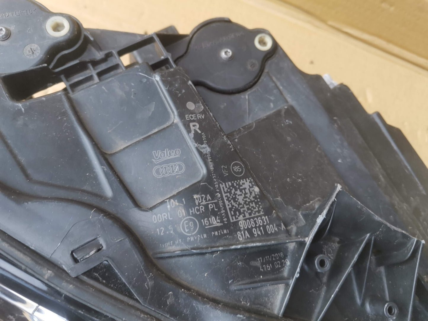 AUDI Q2 RIGHT HALOGEN HEADLIGHT 2017-2021 81A941004A au100