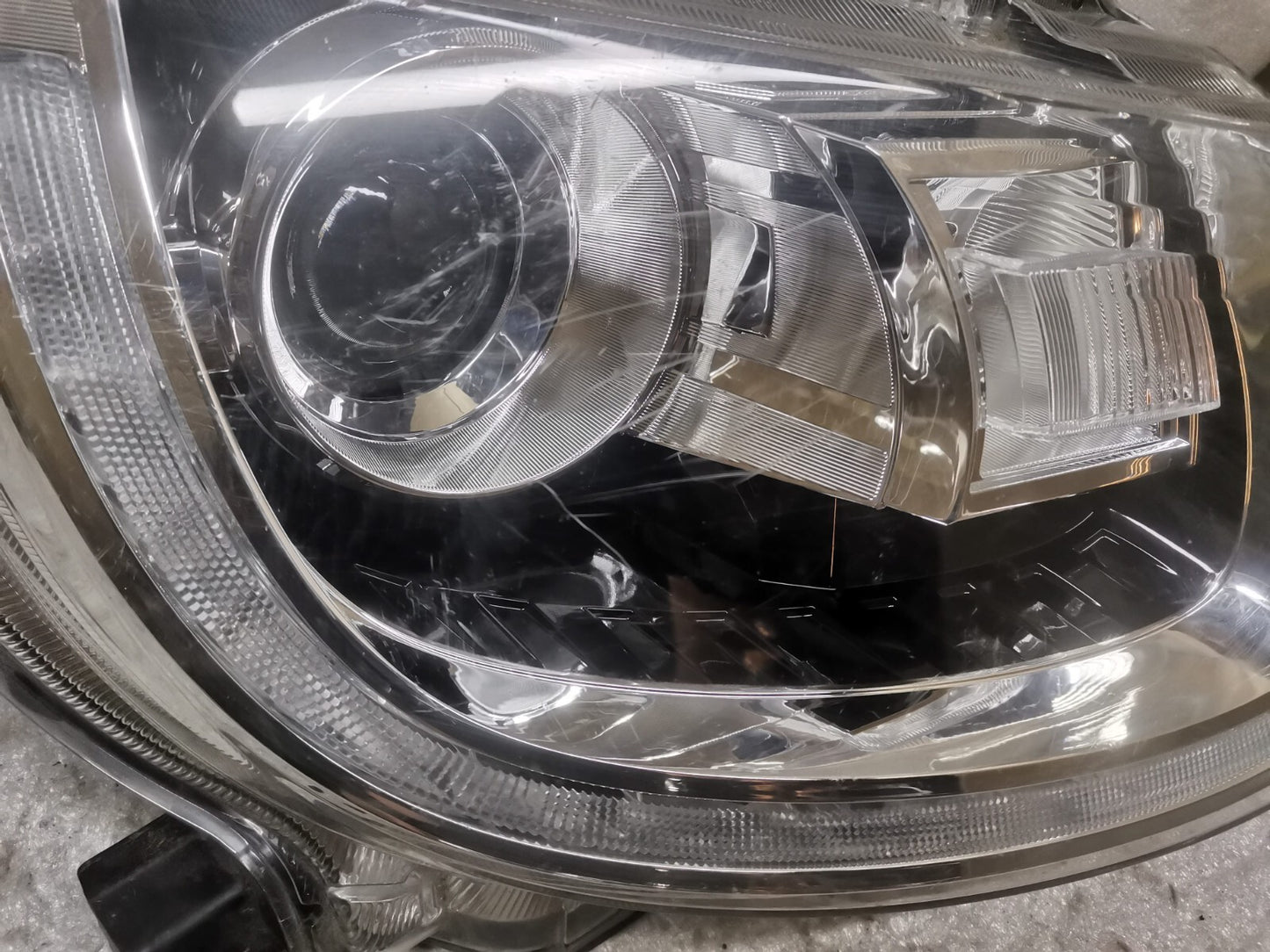 SUZUKI IGNIS FRONT RIGHT HEADLAMP suig7