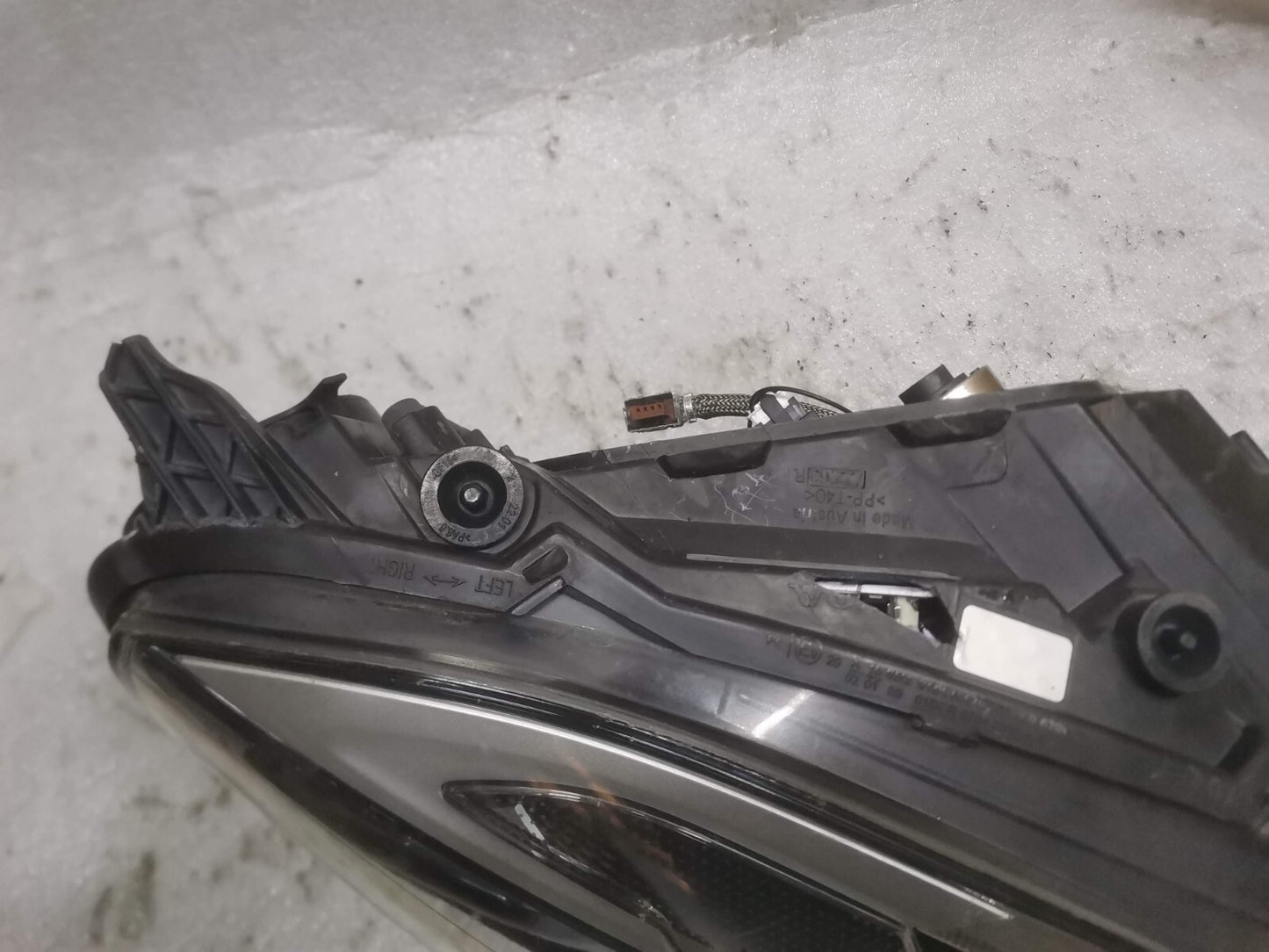 VOLVO V40 CROSS COUNTRY XENON HEADLIGHT RIGHT DRIVER SIDE 2014 31420010 vo4048