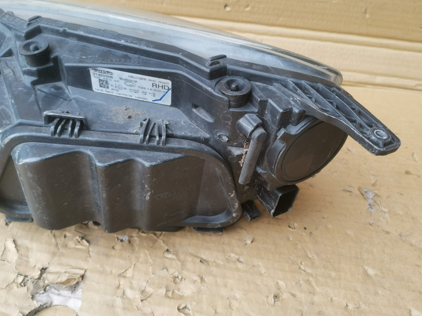 Volvo V40 Right Driver Side Halogen Headlight 2015 VO4034