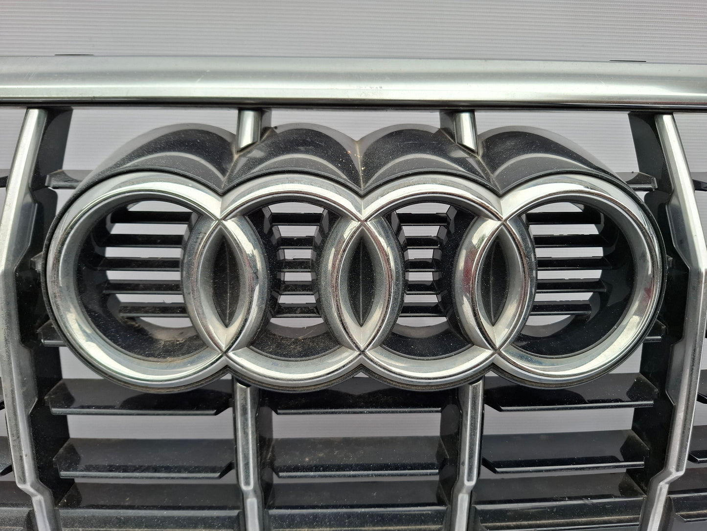 AUDI Q3 83A S-LINE 2018 ON FRONT BUMPER GRILLE GENUINE 83A853651