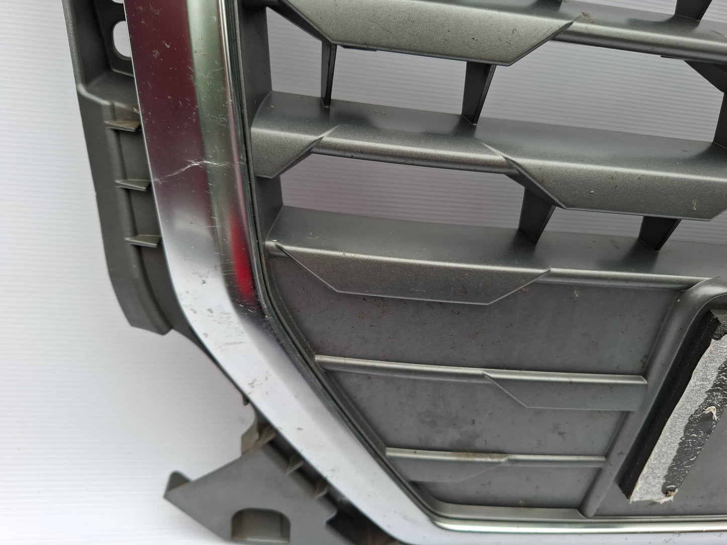 AUDI Q2 2016-2020 FRONT BUMPER GRILLE GENUINE 81A853651