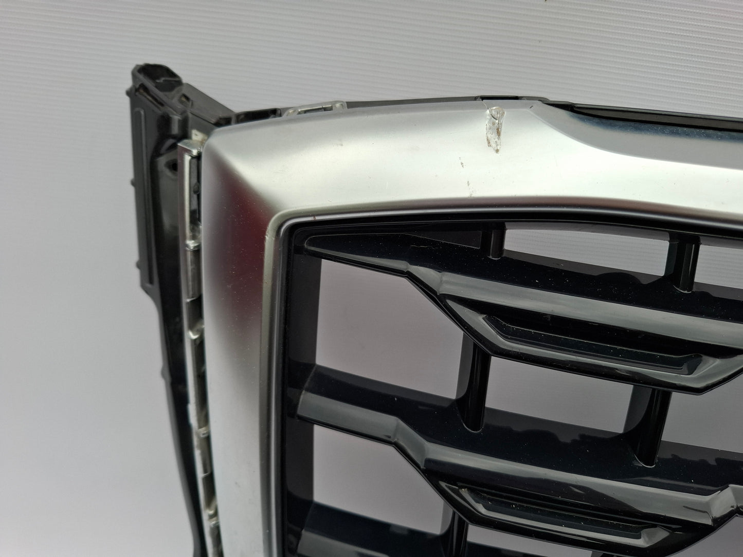 AUDI Q2 2017-2023 GENUINE FRONT RADIATOR GRILLE 81A853651H