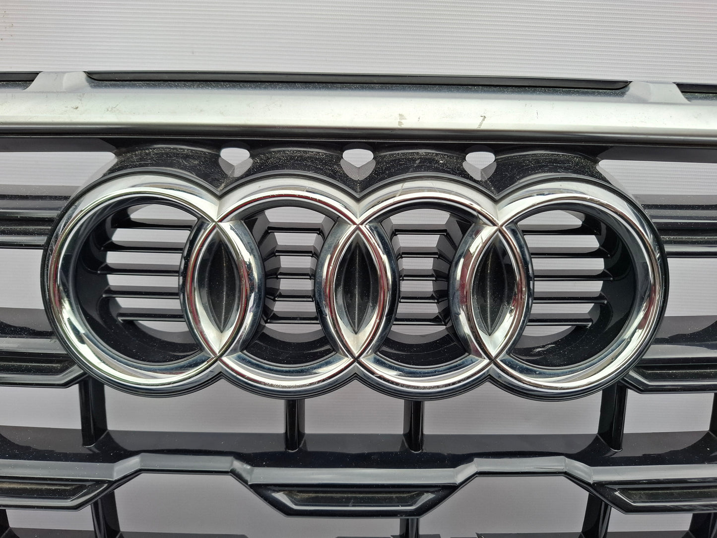 AUDI Q2 2017-2023 GENUINE FRONT RADIATOR GRILLE 81A853651H