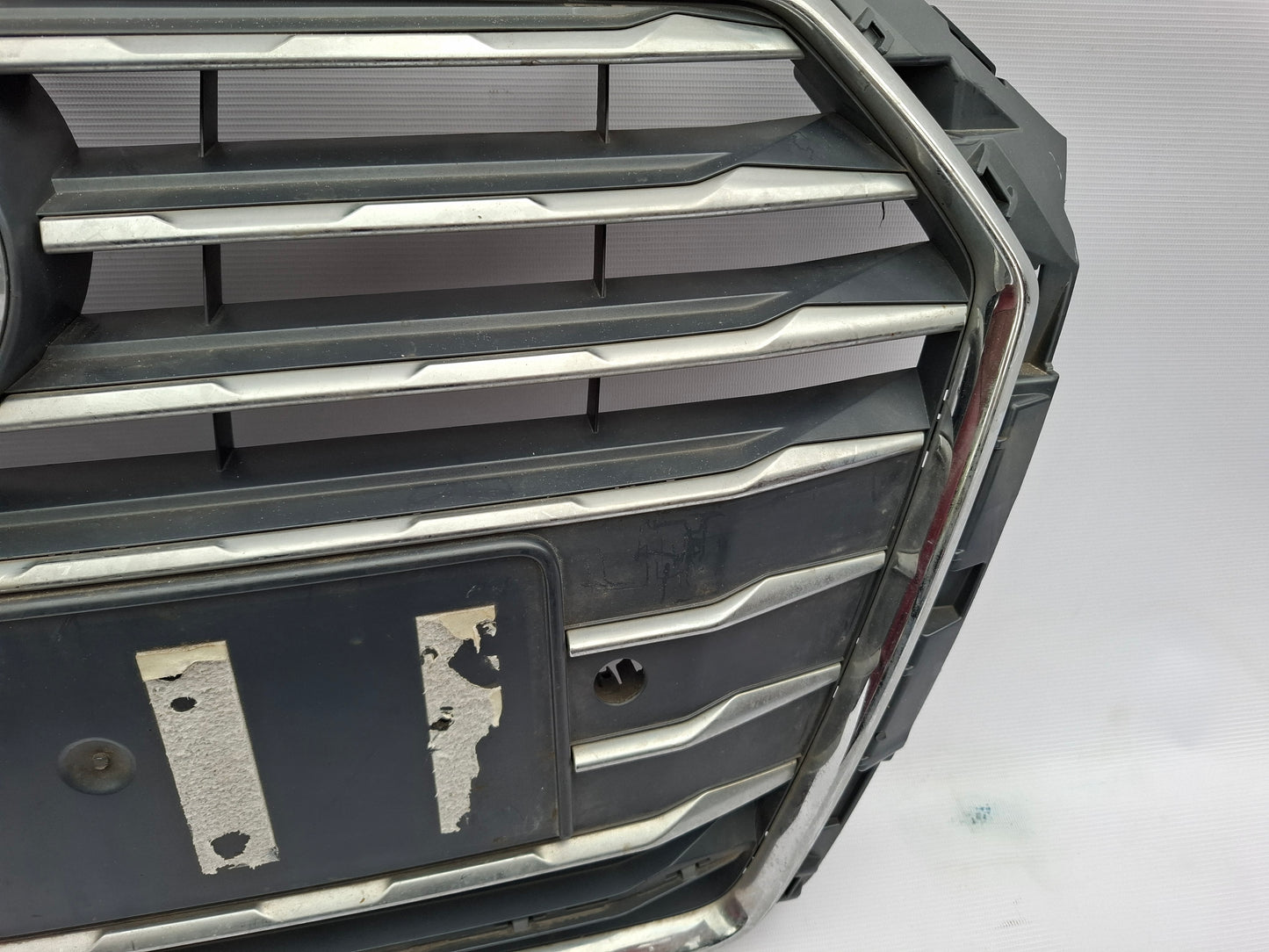 AUDI A4 B9 S LINE 2015-19 GENUINE FRONT BUMPER CENTRE GRILLE 8W0853651AB