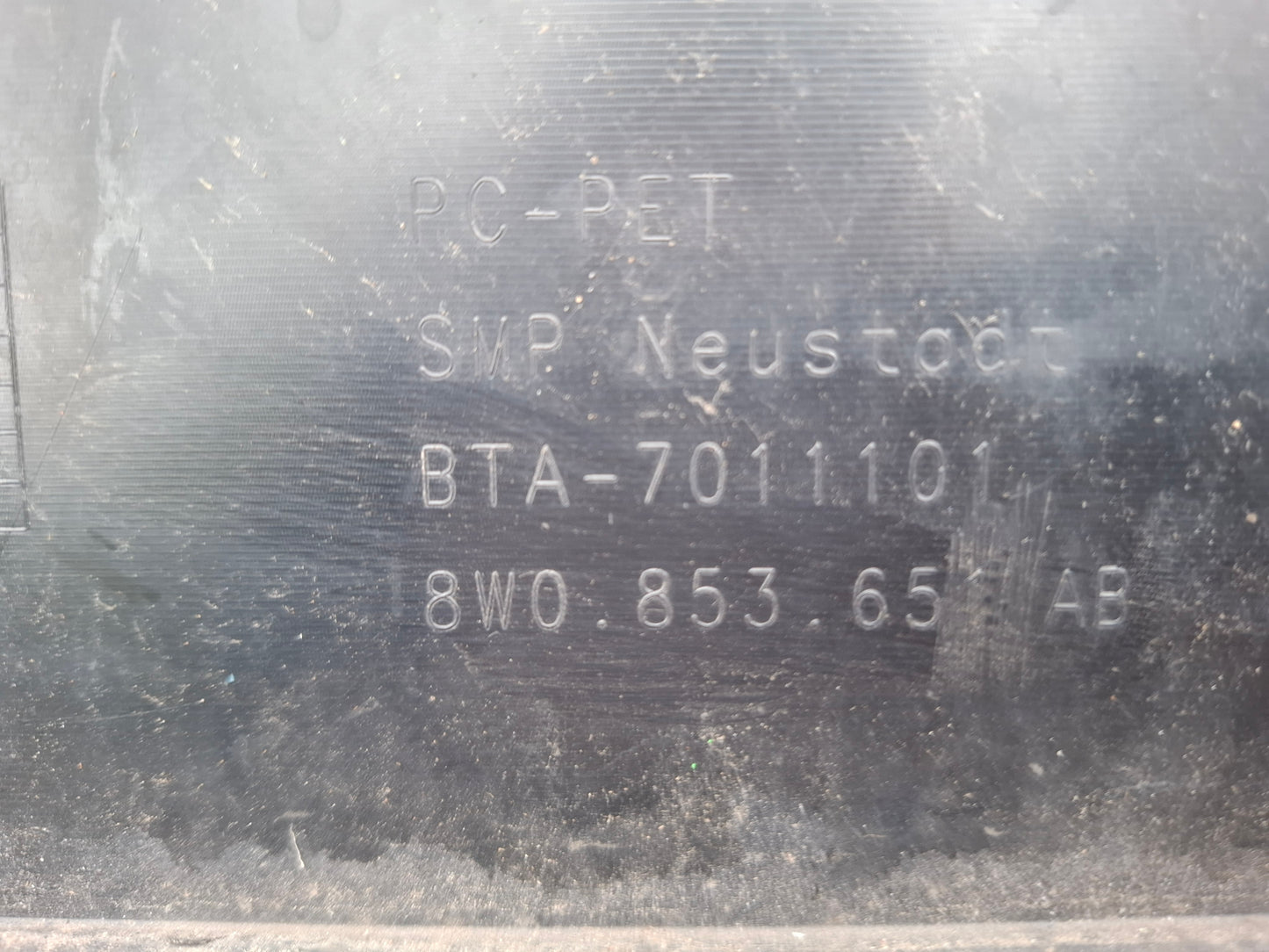 AUDI A4 B9 S LINE 2015-19 GENUINE FRONT BUMPER CENTRE GRILLE 8W0853651AB