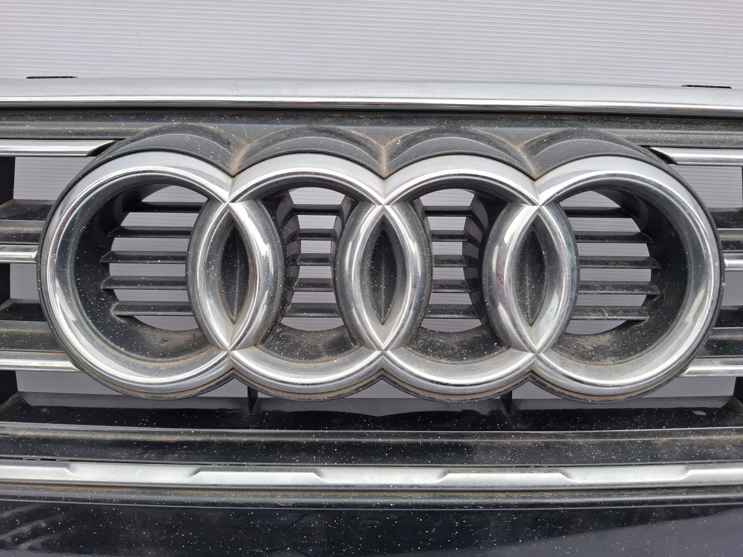 AUDI A4 B9 S LINE 2015-19 GENUINE FRONT BUMPER CENTRE GRILLE 8W0853651AB