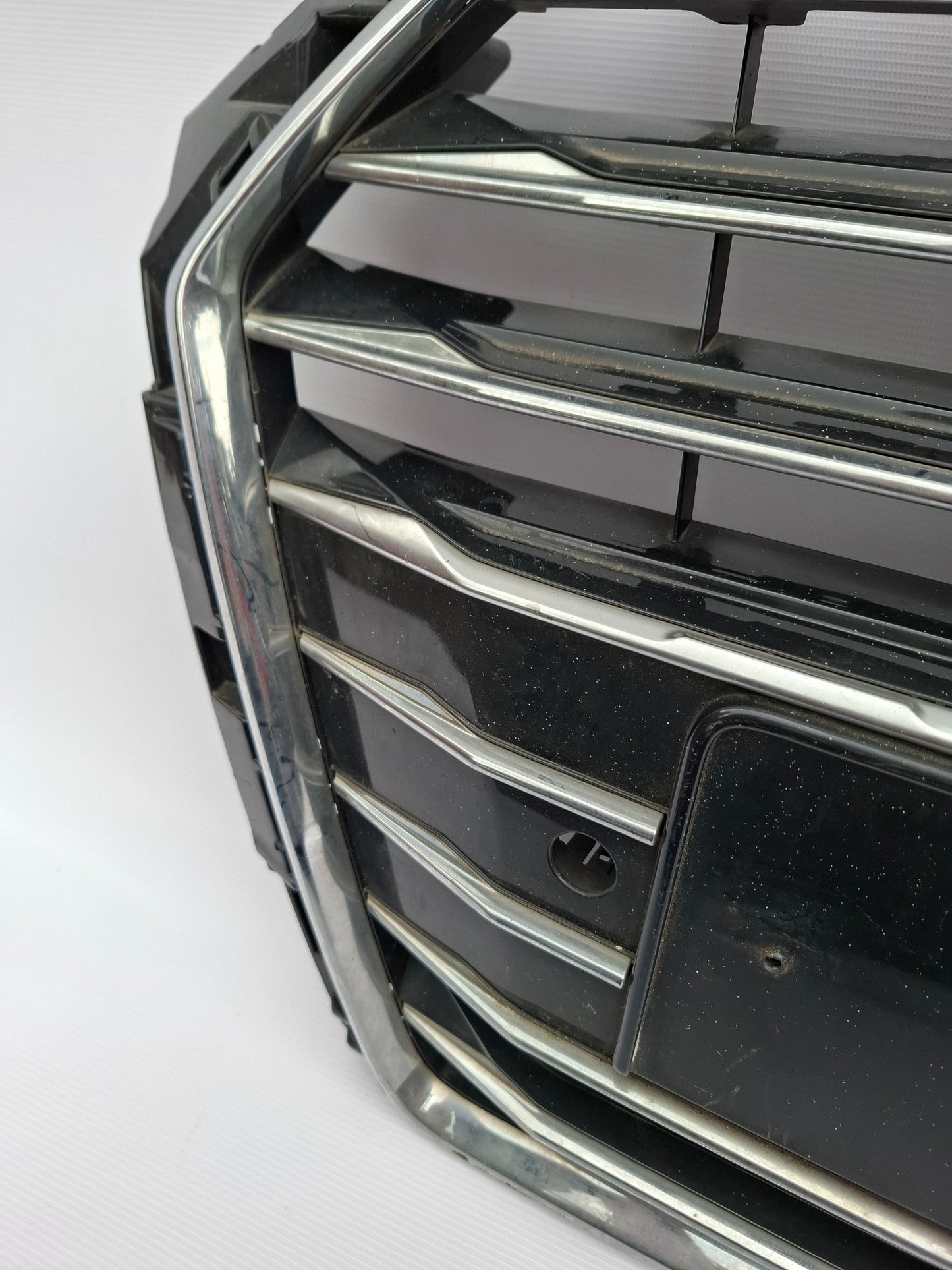 AUDI A4 B9 S LINE 2015-19 GENUINE FRONT BUMPER CENTRE GRILLE 8W0853651AB