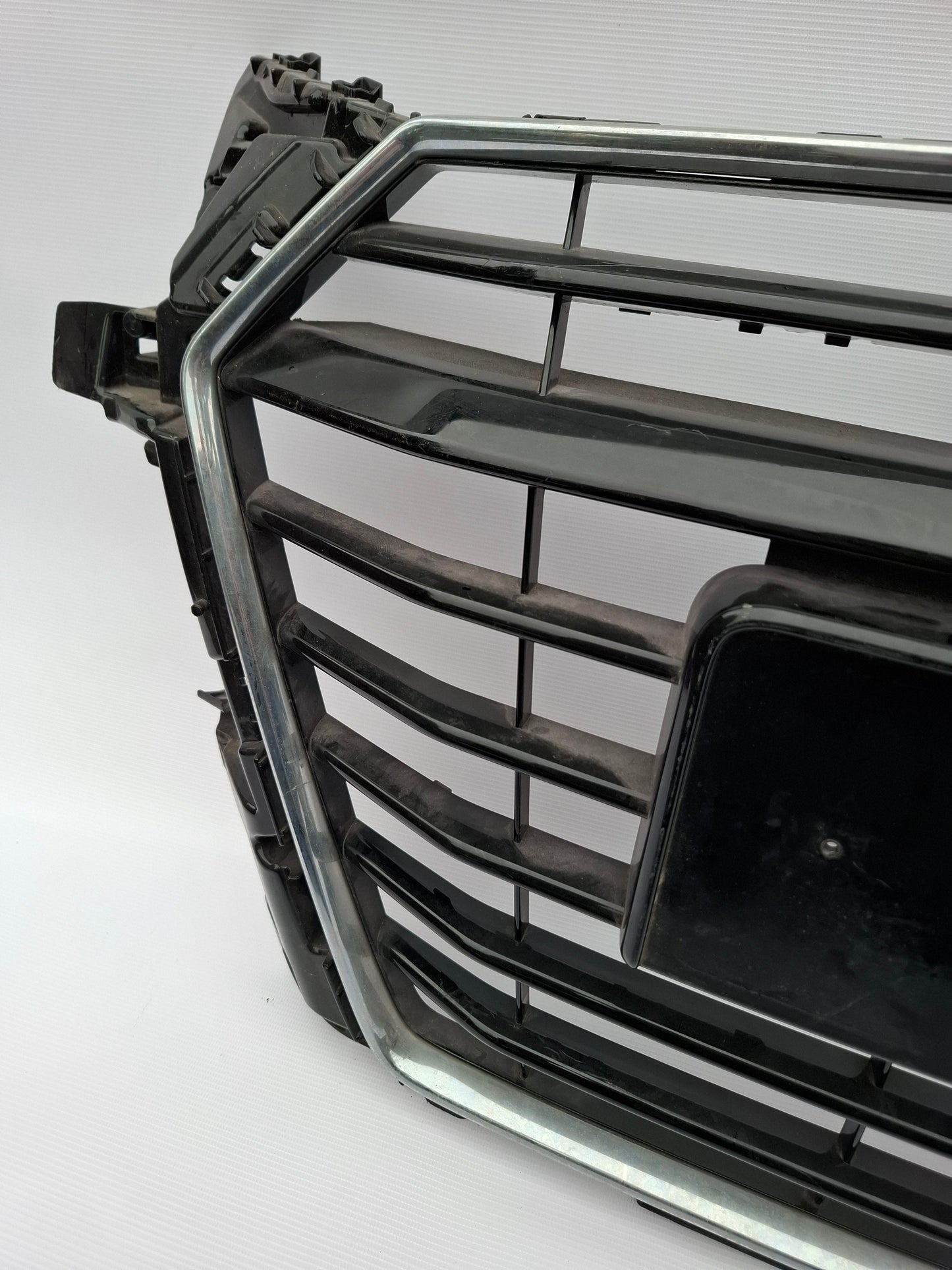 AUDI TTS 2015-19 GENUINE FRONT BUMPER GRILLE 8S0853651