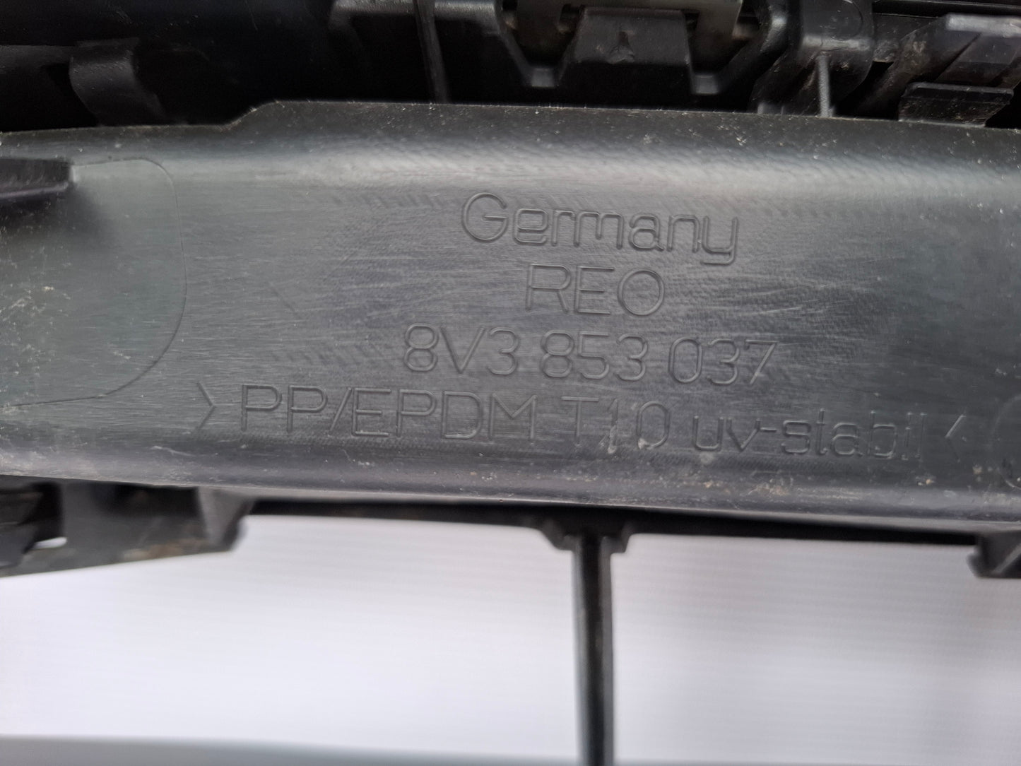 AUDI A3 S3 8V RS 2012-16 GENUINE FRONT GRILLE 8V3853037