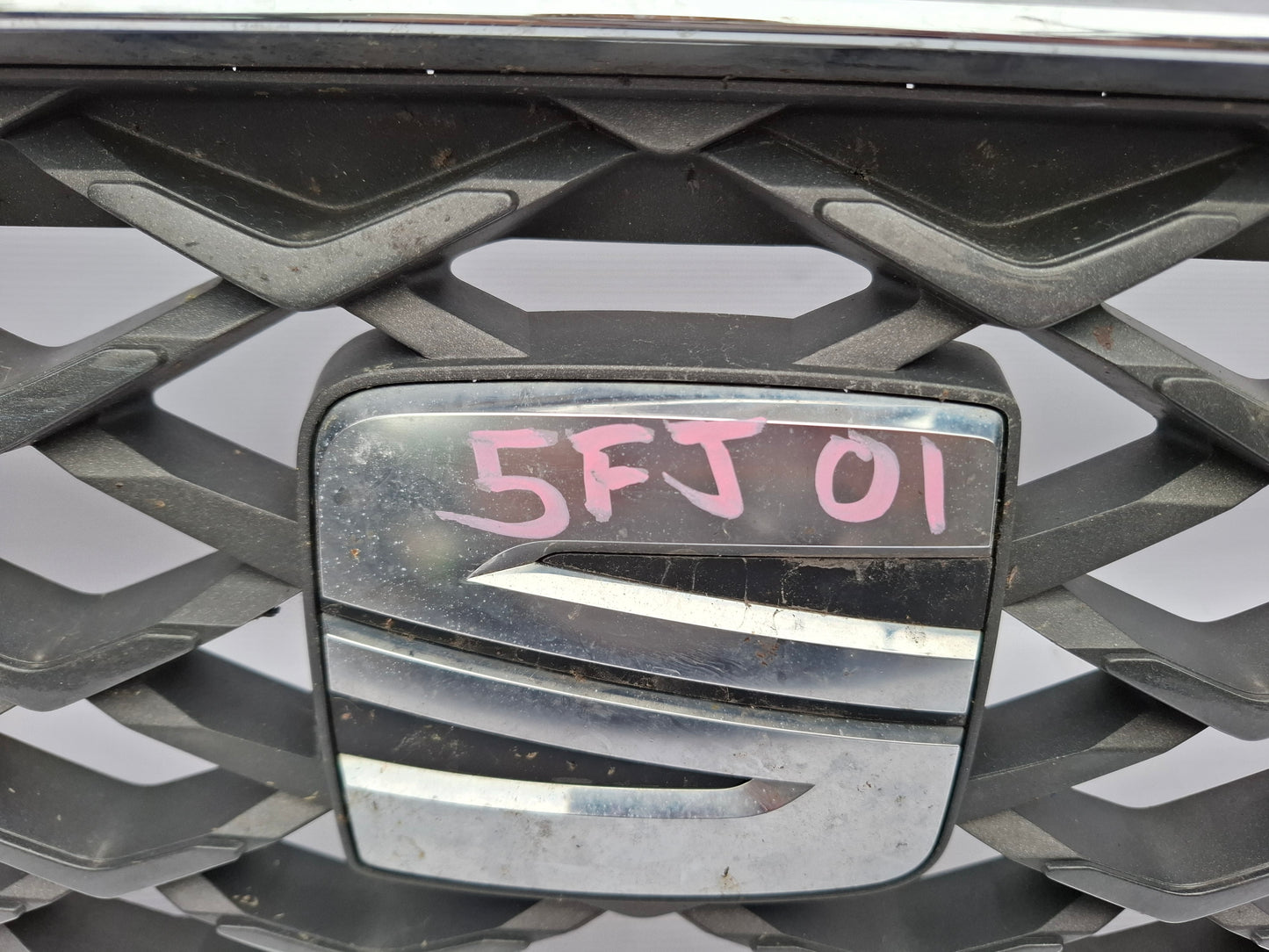 SEAT TARRACO 2018 ON GENUINE FRONT BUMPER UPPER MAIN GRILLE 5FJ853654B