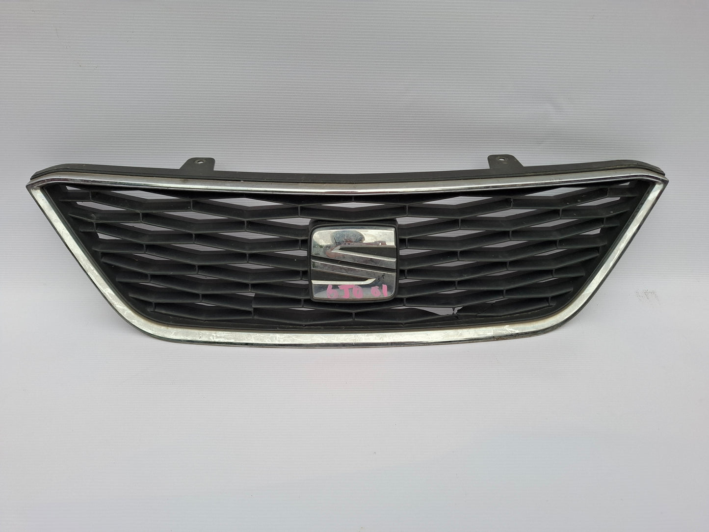 SEAT IBIZA 6J MK4 2013 - 17 FRONT BUMPER MAIN CENTRE GRILL 6J0853654G