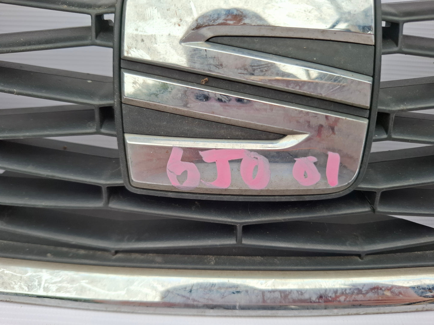 SEAT IBIZA 6J MK4 2013 - 17 FRONT BUMPER MAIN CENTRE GRILL 6J0853654G