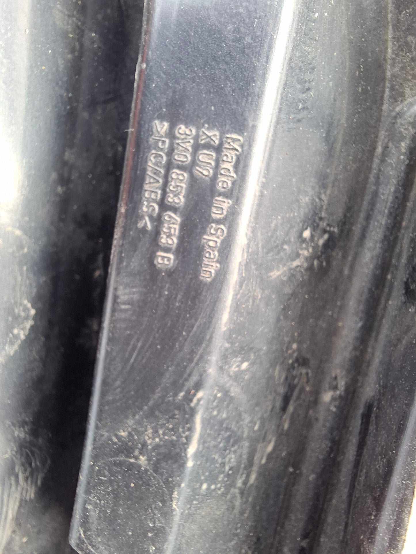 GENUINE SKODA SUPERB B8 2015 2016 2017 2018 2019 FRONT BUMPER GRILL 3V0853653B