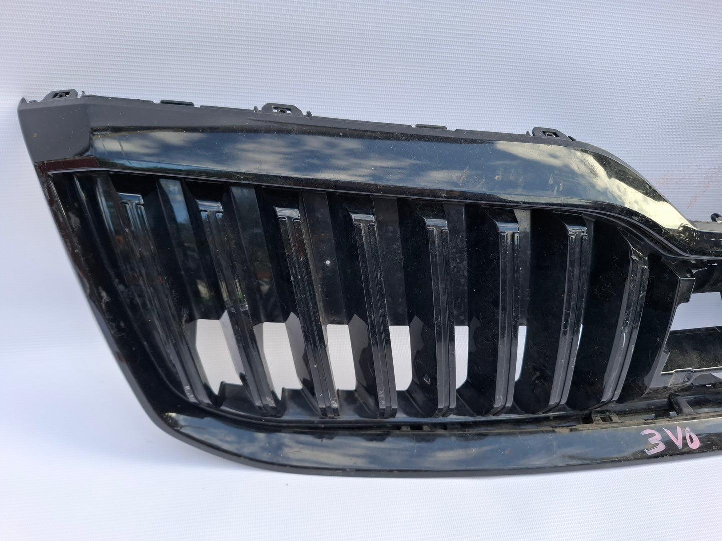 SKODA SUPERB B8 2016-2022 GENUINE FRONT BUMPER UPPER RADIATOR GRILL