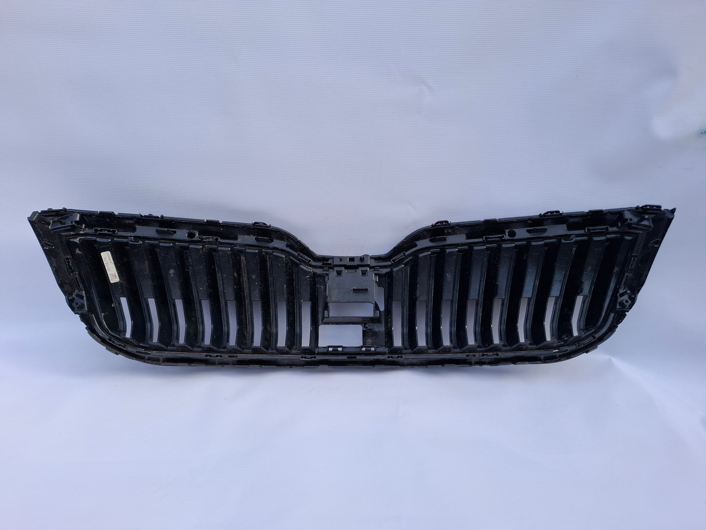 SKODA SUPERB B8 2016-2022 GENUINE FRONT BUMPER UPPER RADIATOR GRILL
