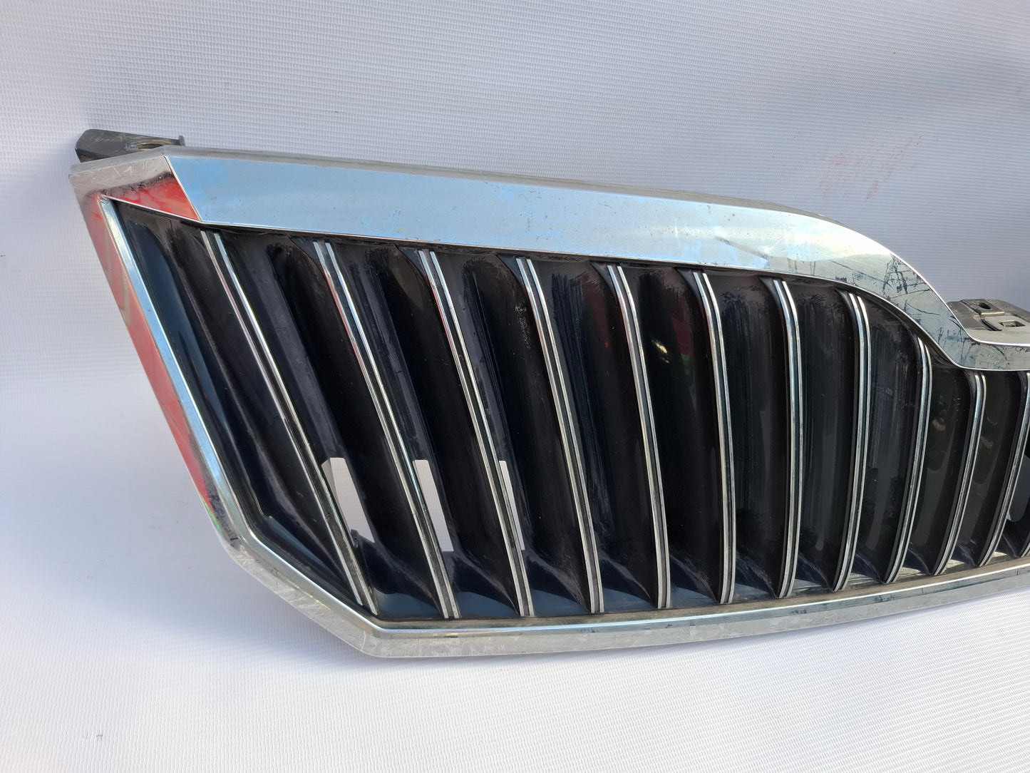 SKODA SUPERB 2 GENUINE FRONT BUMPER RADIATOR GRILLE CHROME 3T0853668B