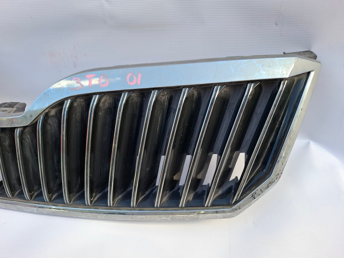 SKODA SUPERB 2 GENUINE FRONT BUMPER RADIATOR GRILLE CHROME 3T0853668B