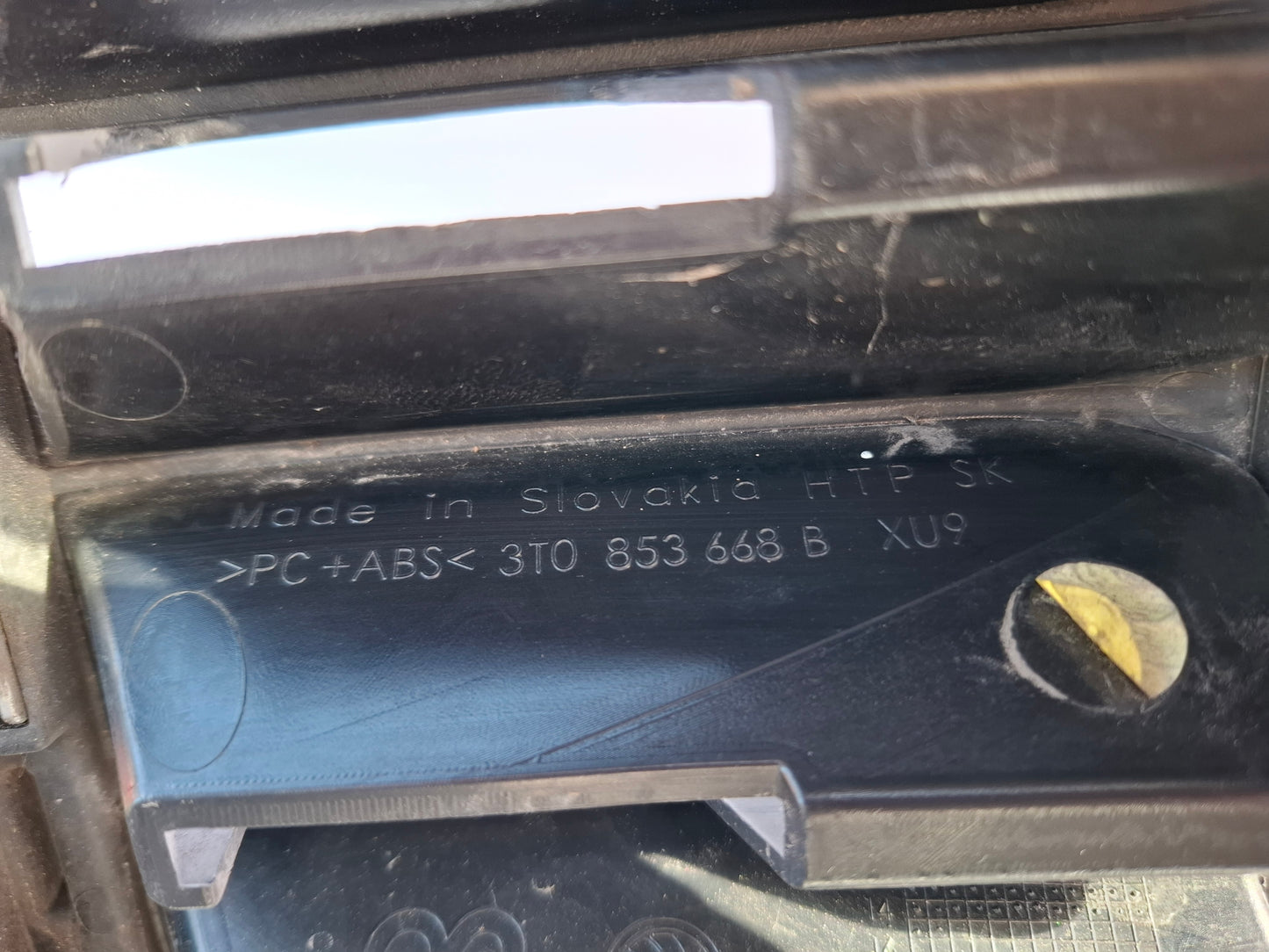 SKODA SUPERB 2 GENUINE FRONT BUMPER RADIATOR GRILLE CHROME 3T0853668B