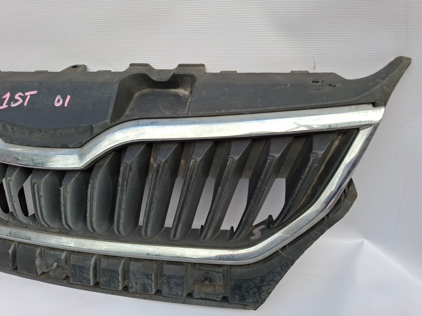 SKODA CITIGO 2012 -2017 GENUINE FRONT BUMPER TOP GRILL 1ST853653