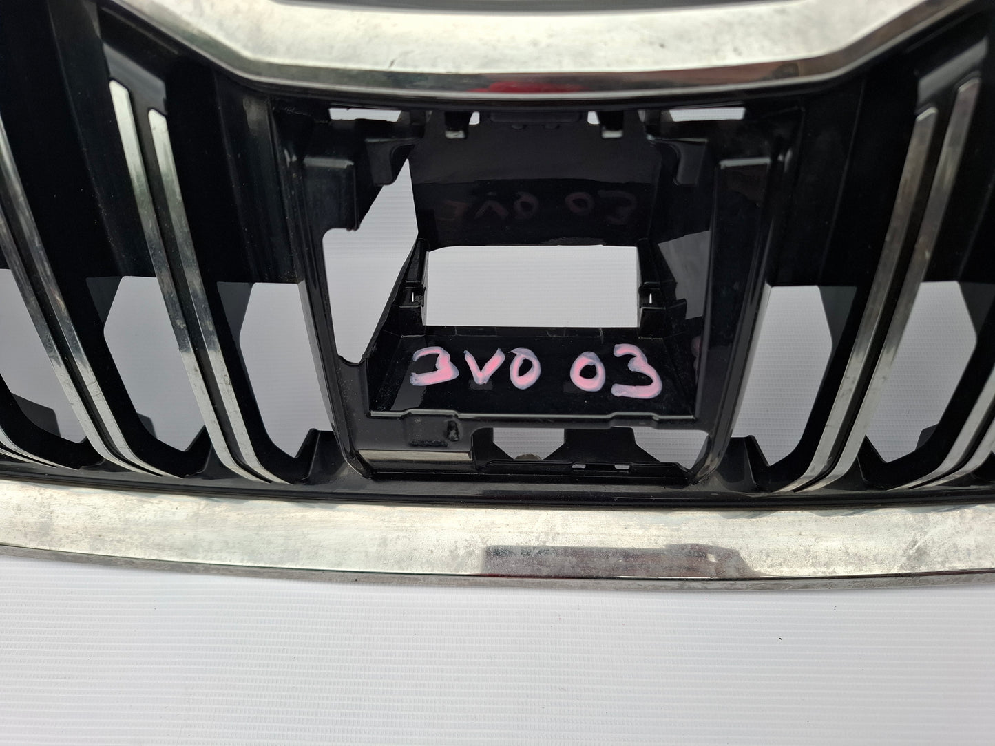 SKODA SUPERB B8 2016-2022 GENUINE FRONT BUMPER UPPER RADIATOR GRILL 3V0853653G