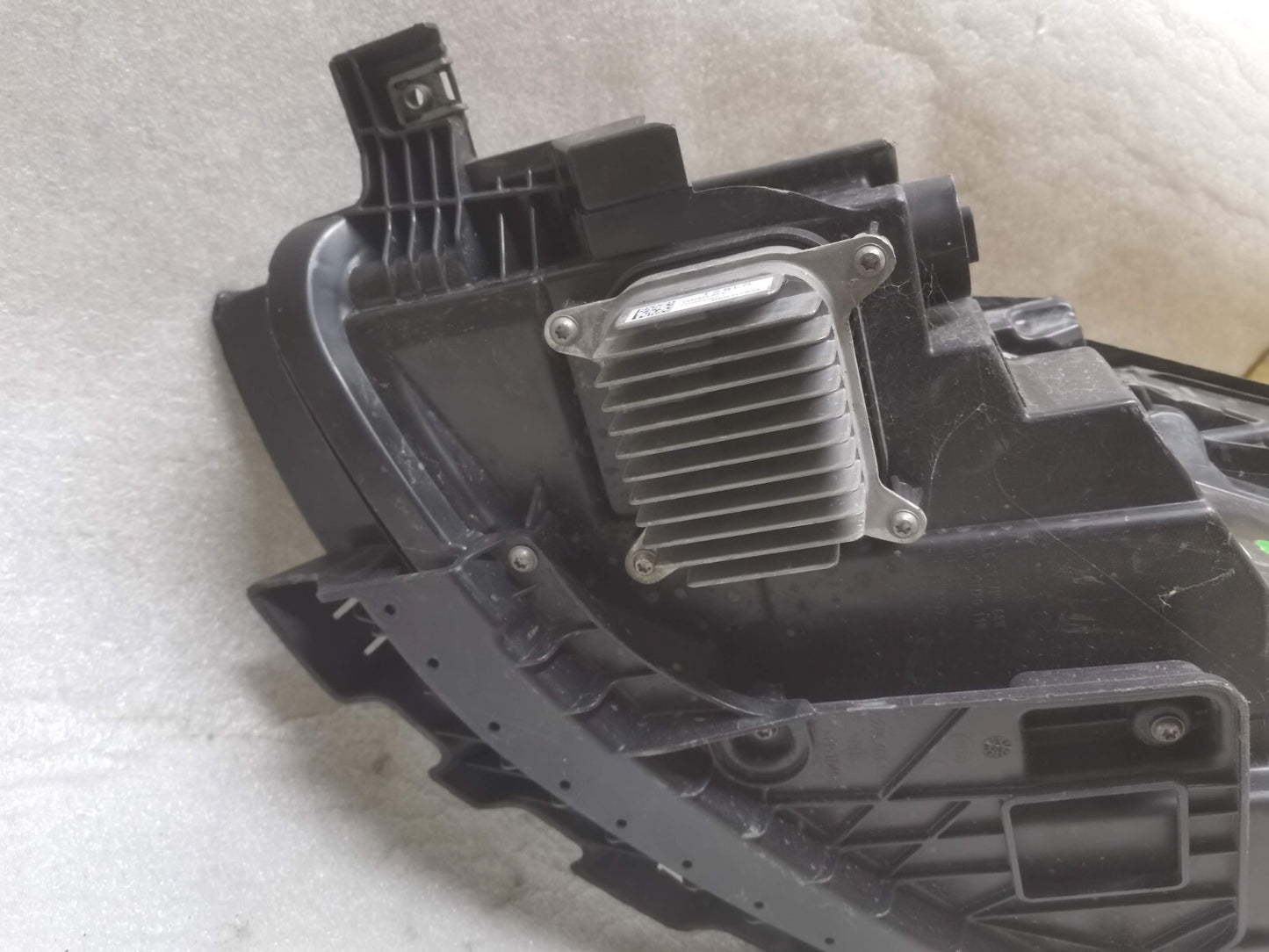 TESLA MODEL 3 2021 ONWARDS RIGHT HEADLIGHT 1514953-00-D te2