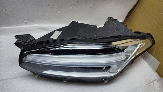 VOLVO XC90 MID RHD PASSENGER SIDE FRONT HEADLIGHT 32342488 vo72