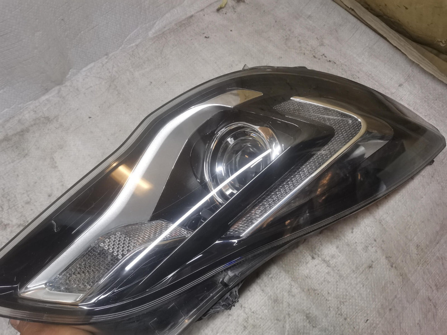 Vauxhall Insignia Facelift Drivers Side Headlight Unit 2013-17 134099909 vxin39