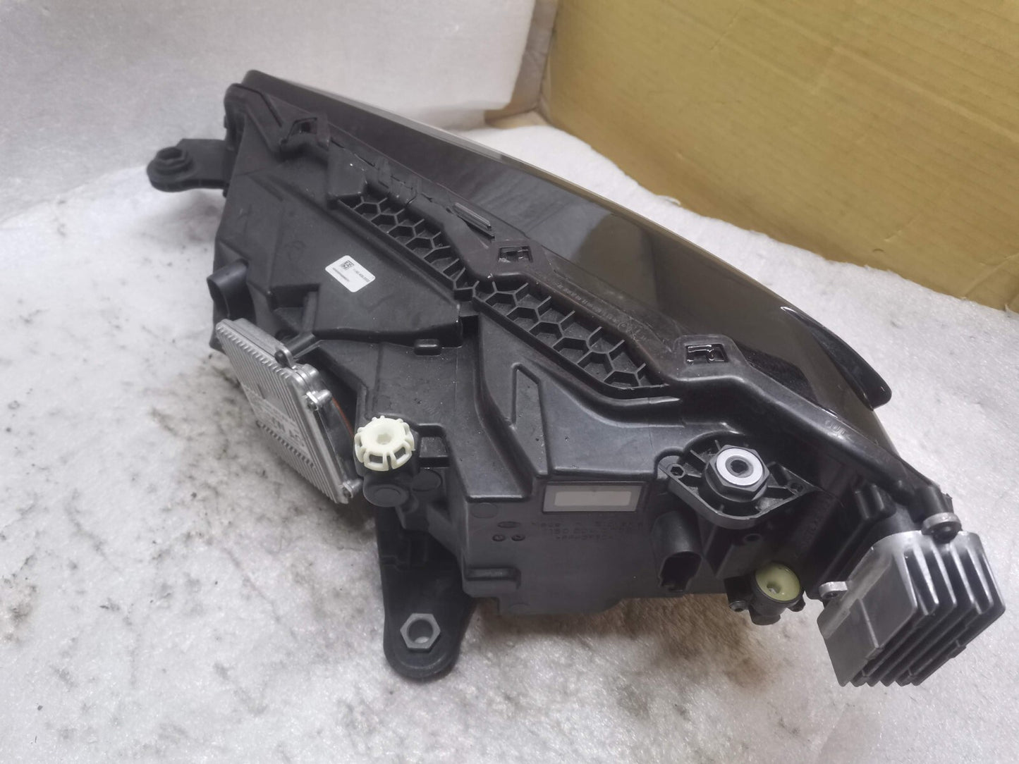 SKODA SUPERB MK3 FACELIFT CRYSTAL LED HEADLIGHT 2018-2021 DRIVER O/S 3V2941016D