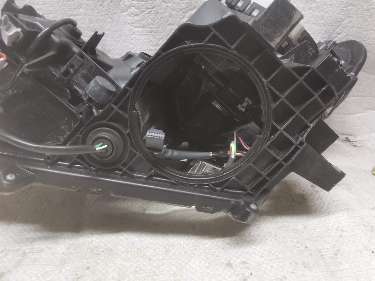 TOYOTA RAV4 (XA40) 15-19 DRIVER SIDE HEADLIGHT RIGHT OFF SIDE W3049K02 tor47