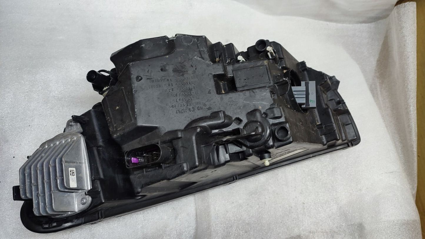 VOLVO GENUINE XC40 RIGHT HEADLIGHT/HEADLAMP 32133580 vo4054