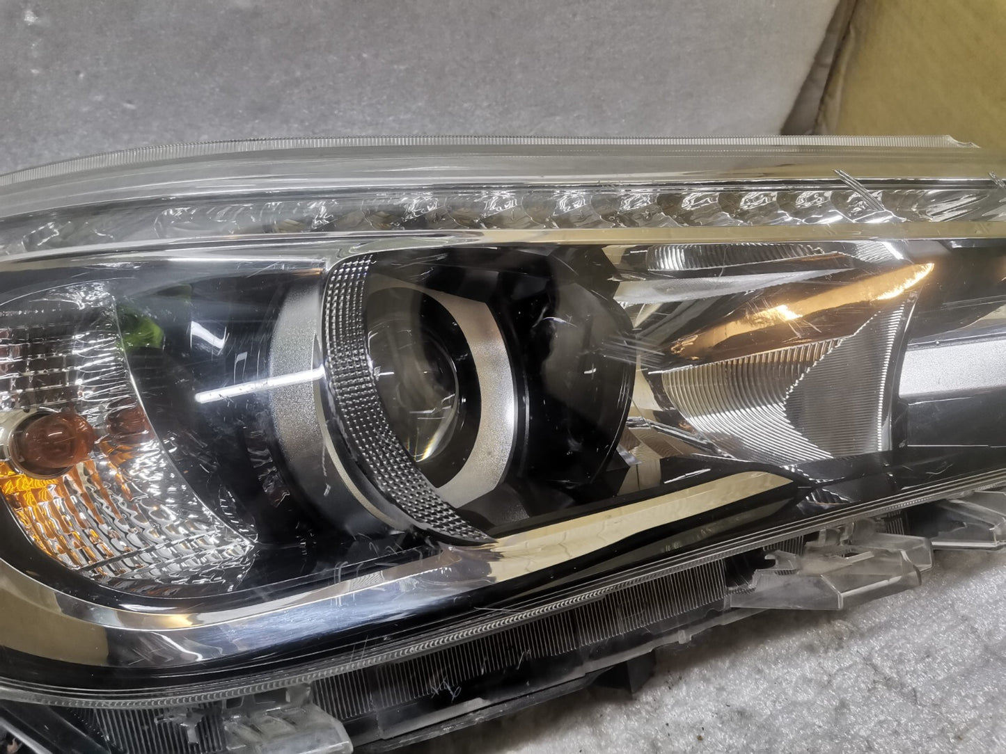 TOYOTA HILUX 2015-2019 DRIVER SIDE RIGHT FULL LED XENON HEADLIGHT GENUINE tohi19