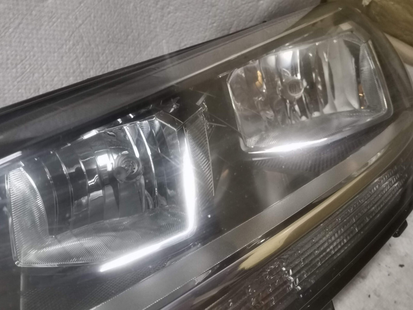 Volkswagen VW Touran Halogen Headlight Light Lamp 2016- N/S 5TC941005A vwtu72