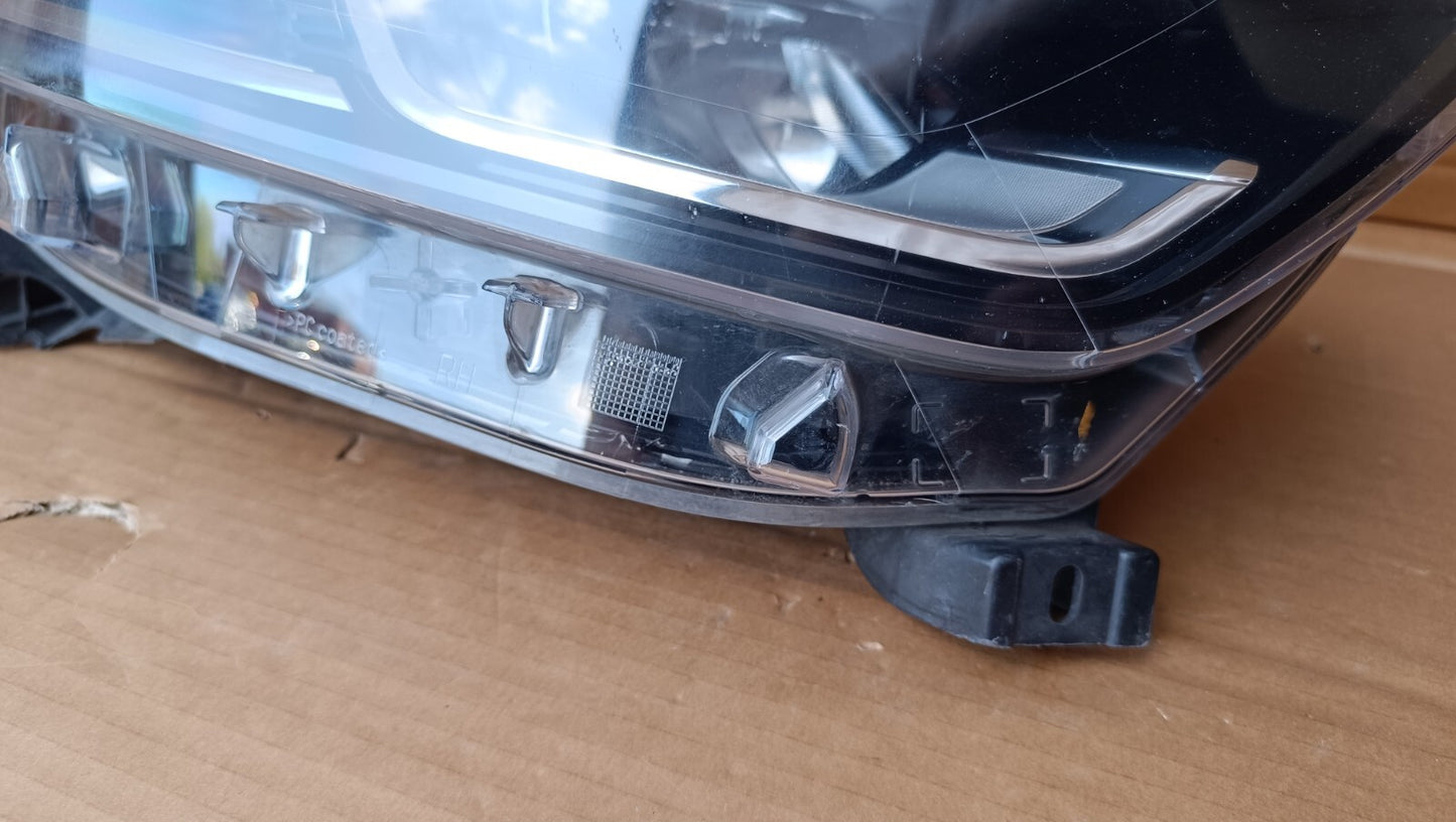 RENAULT CAPTUR 2017-19 FRONT DRIVERS O/S HEADLIGHT 260103415R ren56