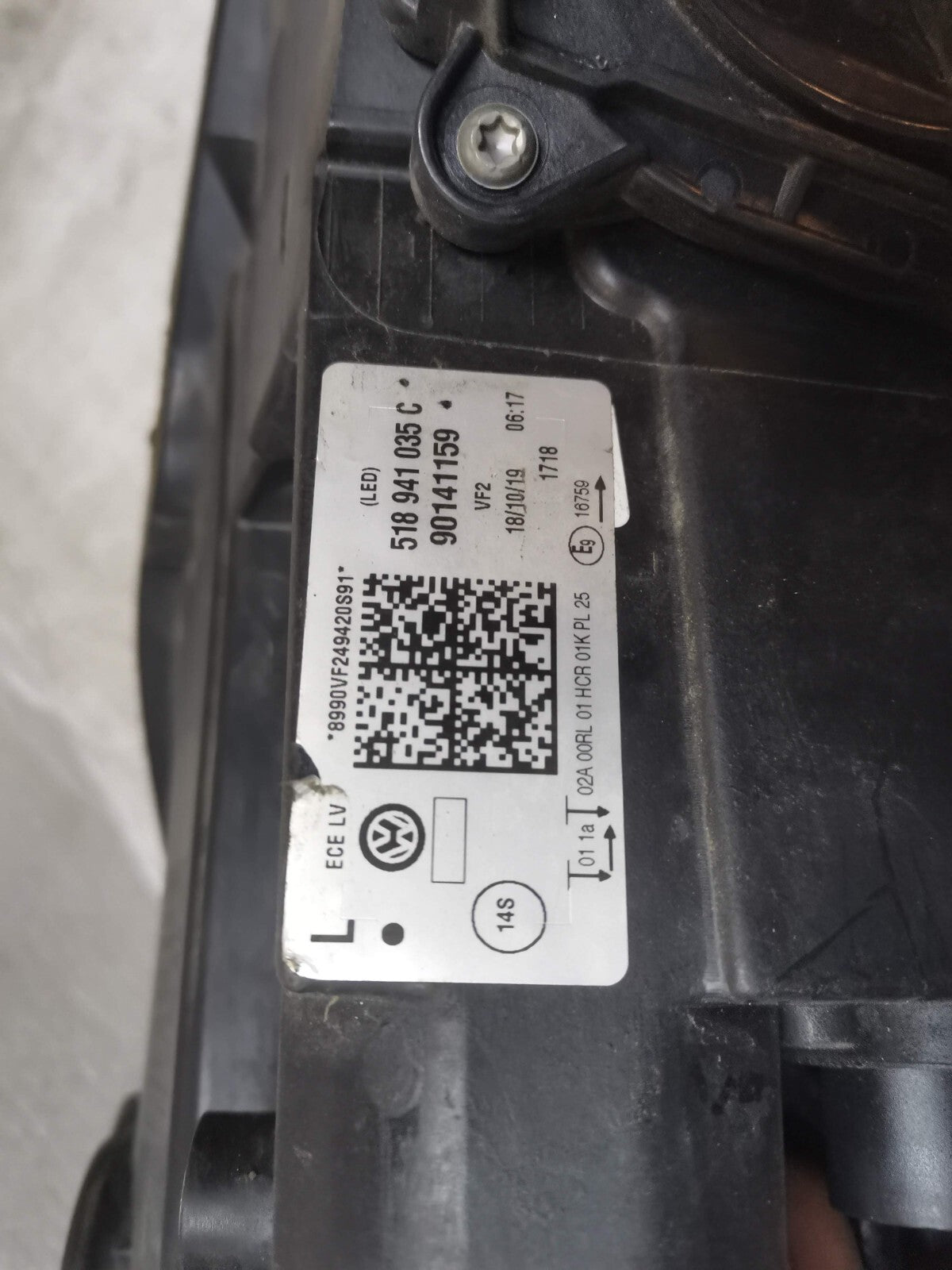 VOLKSWAGEN GOLF SV PLUS LEFT RIGHT PAIR HEADLIGHT HEADLAMP 518941035C 518941036C