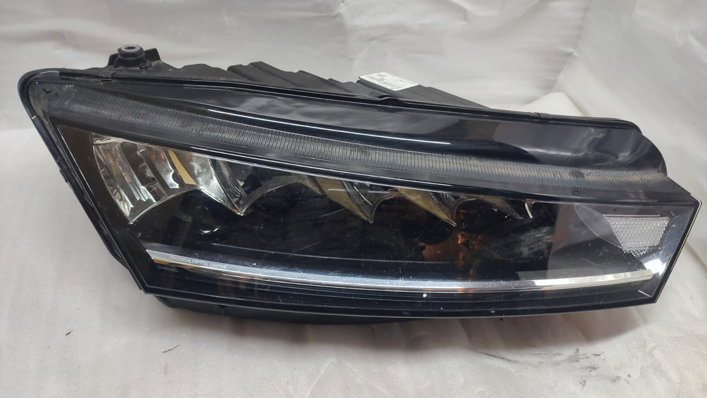 SKODA OCTAVIA MK4 2020+  RIGHT DRIVER SIDE LED HEADLIGHT 5E8941016 sk95