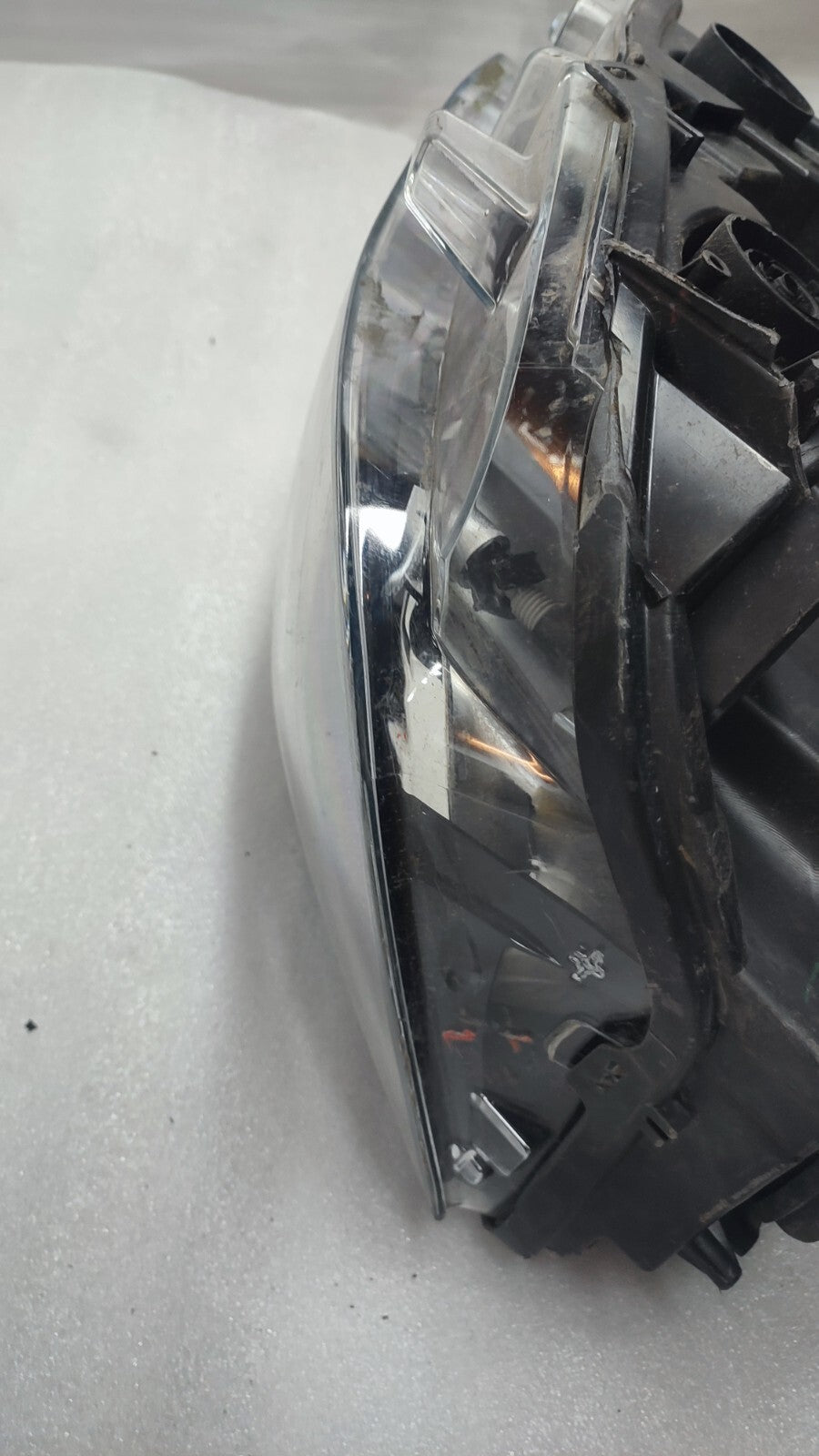 PEUGEOT PARTNER O/S GENUINE RIGHT HEADLIGHT 2019 - ON FACELIFT 9816826180 psa95