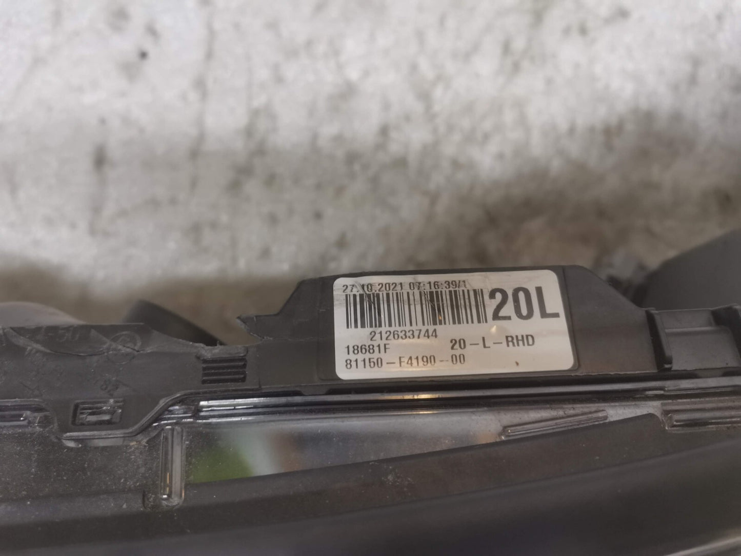 TOYOTA C-HR 2021 Genuine Left Nearside Headlight Headlamp 81150-F4190-00 to15