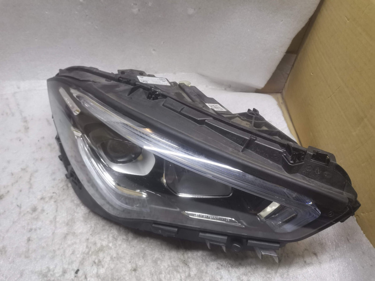 MERCEDES-BENZ CLA 2019-22 FRONT RIGHT DRIVER SIDE HEADLIGHT A1189062800 m11863