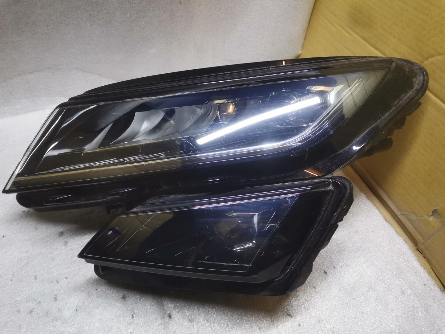 SKODA KODIAQ 2019 PASSENGER SIDE LEFT LED HEADLIGHT 567941015F skkd56