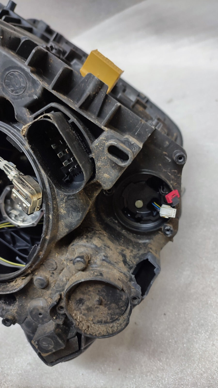 SKODA YETI 2013-17 NEARSIDE LEFT XENON LED HEADLIGHT GENUINE 5L2941015C skye87