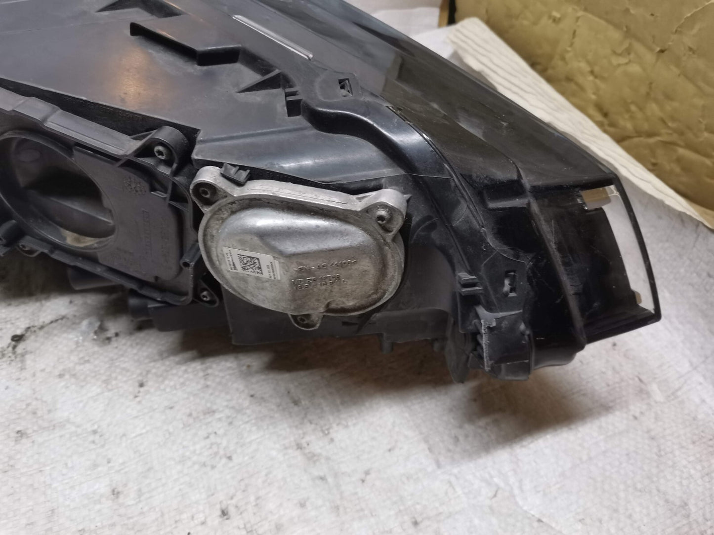 VOLKSWAGEN GOLF SV PLUS LEFT RIGHT PAIR HEADLIGHT HEADLAMP 518941035C 518941036C